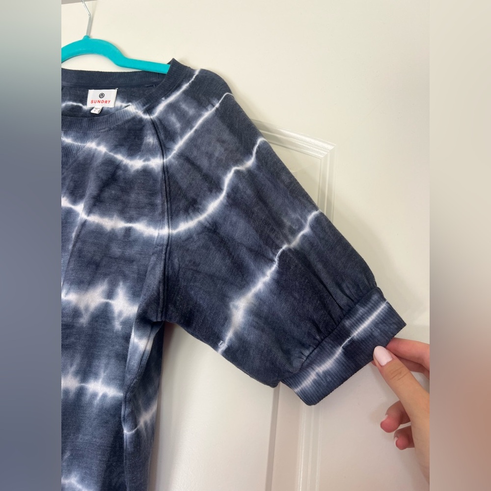Sundry Tie Dye Puff Sleeve Raglan Sweatshirt in Navy/White Size S (4-6) - Picture 11 of 15